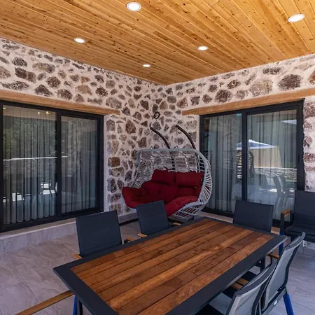 House With Pool And Mesmerizing View In Seydikemer *